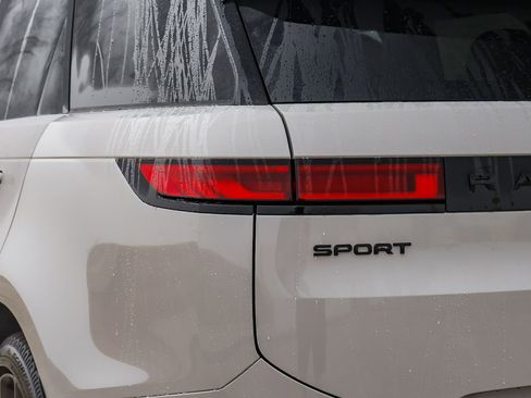 New 2025 Land Rover Range Rover Sport Dynamic SE image 11