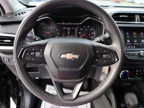 Used 2023 Chevrolet TrailBlazer LS FWD image 15