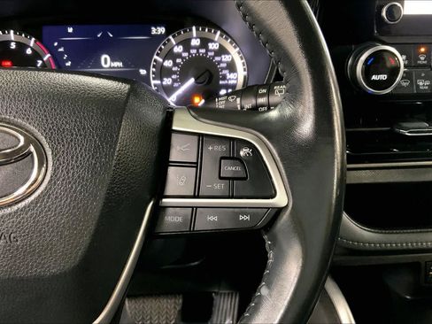 Used 2023 Toyota Highlander LE FWD image 25