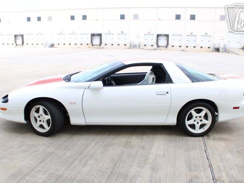 Used 1997 Chevrolet Camaro SS w/ Preferred Equipment Group 2 RWD image 3