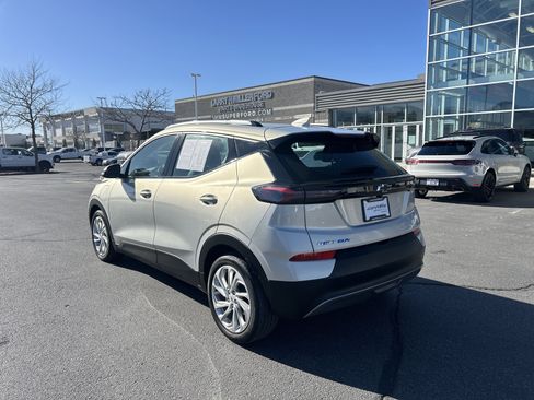 Used 2023 Chevrolet Bolt EUV LT w/ Comfort Package image 3
