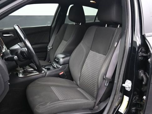 Used 2019 Dodge Charger SXT w/ Blacktop Package RWD image 5