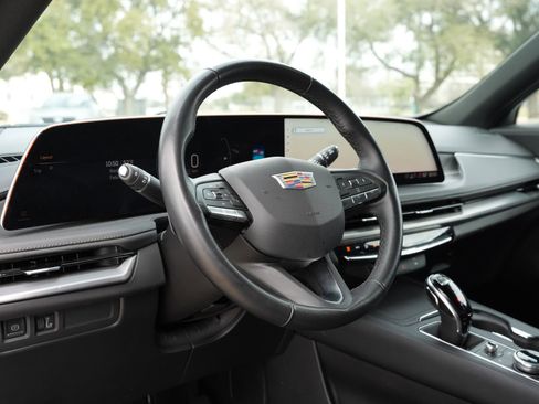 Certified 2025 Cadillac XT4 Premium Luxury image 18