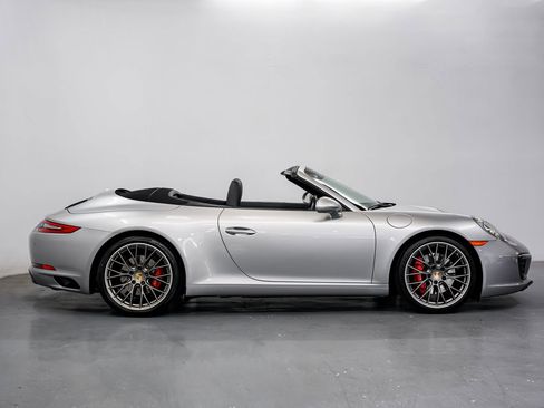 Used 2018 Porsche 911 Carrera S RWD image 2