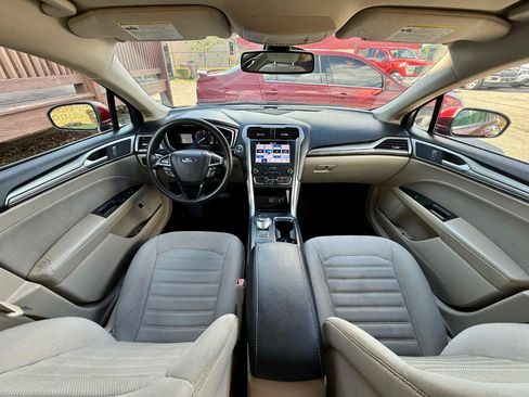 Used 2019 Ford Fusion SE FWD image 32
