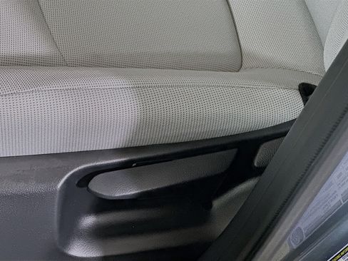 Used 2024 Toyota Corolla Cross L image 13