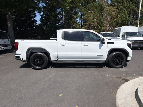 Used 2023 GMC Sierra 1500 Elevation AWD/4WD image 11