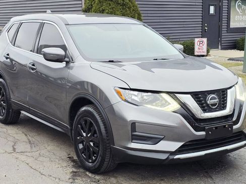 Used 2018 Nissan Rogue SV image 8