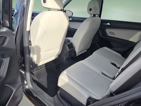 Used 2020 Volkswagen Tiguan SEL image 15