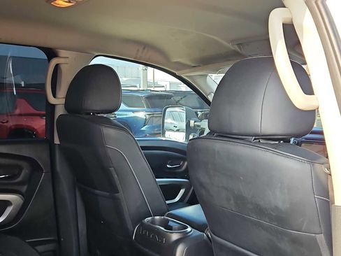 Used 2019 Nissan Titan PRO-4X AWD/4WD image 17