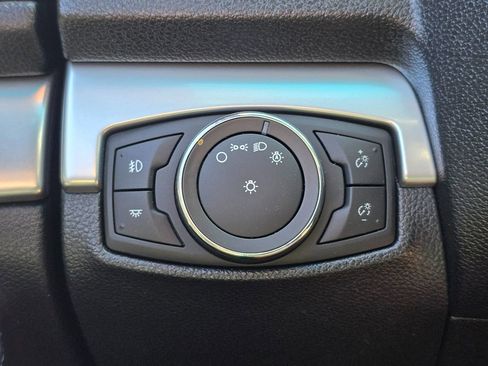 Used 2017 Ford Explorer XLT image 40