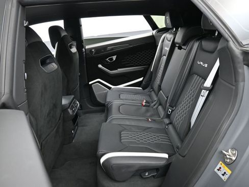 Used 2024 Lamborghini Urus Performante AWD/4WD image 27