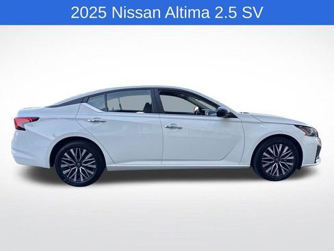 Used 2025 Nissan Altima 2.5 SV FWD image 6