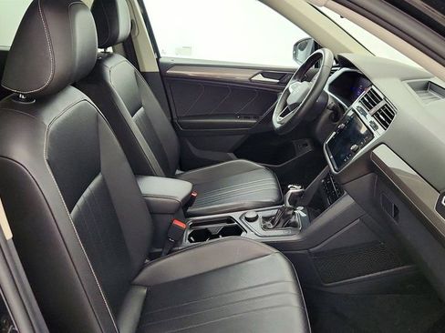 Used 2022 Volkswagen Tiguan SE image 20