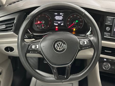 Used 2020 Volkswagen Jetta SE w/ SE Cold Weather Package FWD image 4