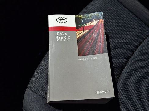 Used 2021 Toyota RAV4 LE AWD/4WD image 26