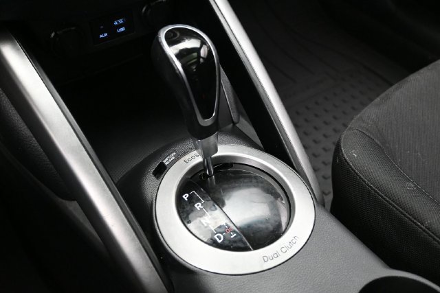 Used 2017 Hyundai Veloster Value Edition FWD image 24