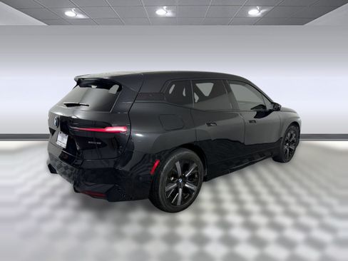 Used 2025 BMW iX xDrive50 AWD/4WD image 9