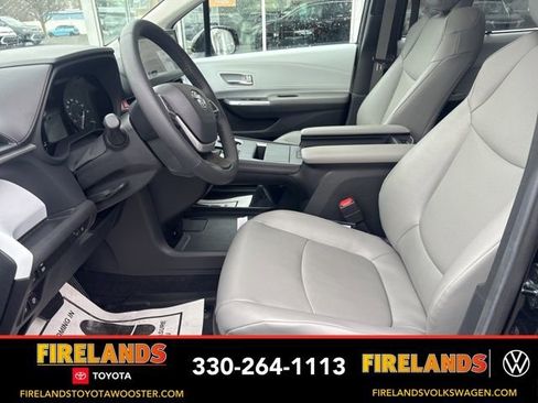 Used 2025 Toyota Sienna XLE image 11