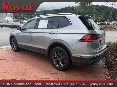 Certified 2023 Volkswagen Tiguan SE FWD image 2