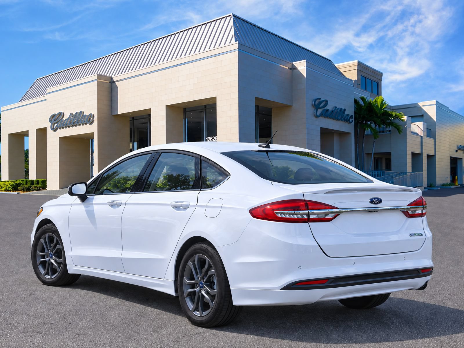 Used 2018 Ford Fusion SE w/ Equipment Group 201A FWD image 3