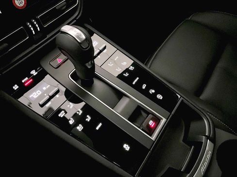 New 2026 Porsche Macan image 18