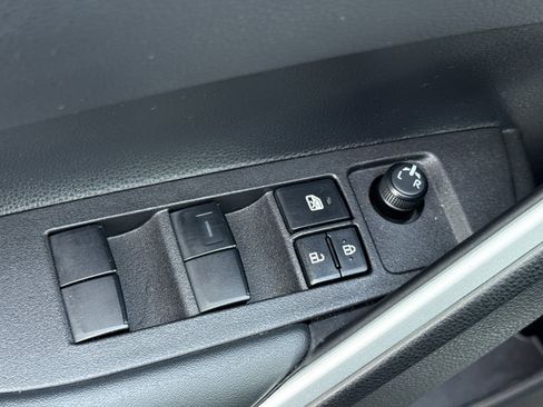 Certified 2025 Toyota Corolla Cross SE image 13