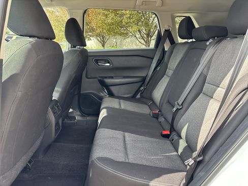 Used 2024 Nissan Rogue SV image 30