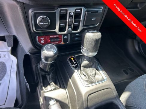 Used 2024 Jeep Wrangler Unlimited Sport AWD/4WD image 12