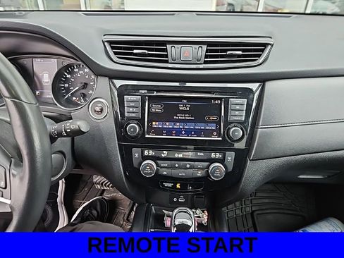 Used 2018 Nissan Rogue SV w/ Premium Package image 9