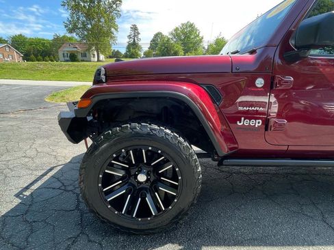 Used 2022 Jeep Wrangler Unlimited Sahara w/ LED Lighting Group AWD/4WD image 2