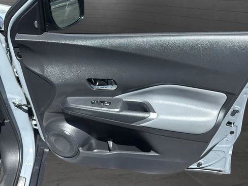 Used 2022 Nissan Kicks SR w/ Premium Package FWD image 10