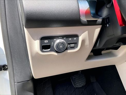 Used 2023 Mercedes-Benz GLB 250 image 33