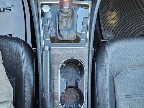 Used 2017 Volkswagen Passat 1.8T SE image 16