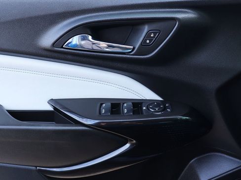 Used 2024 Chevrolet Trax LT w/ Driver Confidence Package image 40