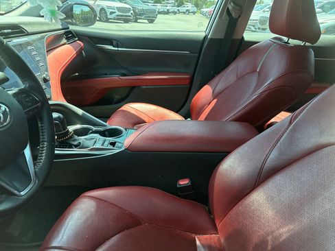 Used 2020 Toyota Camry XSE FWD image 5