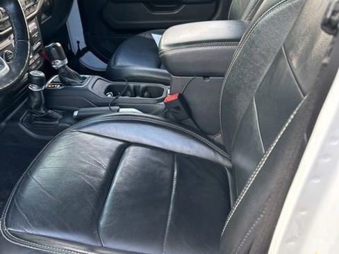 Used 2018 Jeep Wrangler Unlimited Sahara AWD/4WD image 7