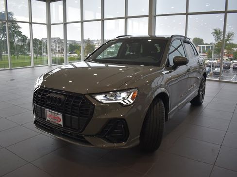Used 2025 Audi Q3 2.0T Premium w/ Convenience Package AWD/4WD image 3