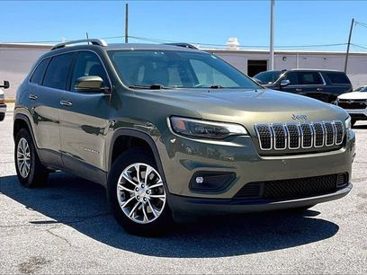Used 2019 Jeep Cherokee Latitude Plus w/ Comfort/Convenience Group