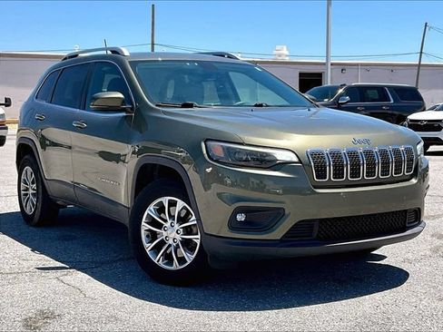 Used 2019 Jeep Cherokee Latitude Plus w/ Comfort/Convenience Group AWD/4WD image 1