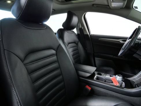Used 2017 Ford Fusion SE w/ Equipment Group 202A AWD/4WD image 12