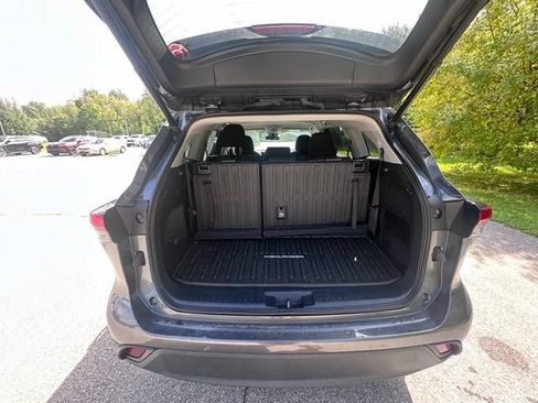 Used 2023 Toyota Highlander LE AWD/4WD image 10