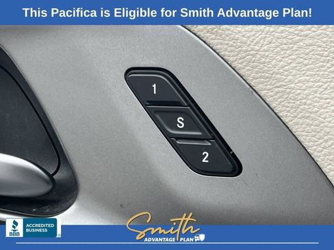 Used 2022 Chrysler Pacifica Touring-L image 15