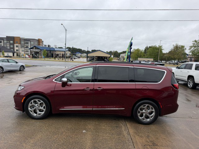 Used 2022 Chrysler Pacifica Limited FWD image 5
