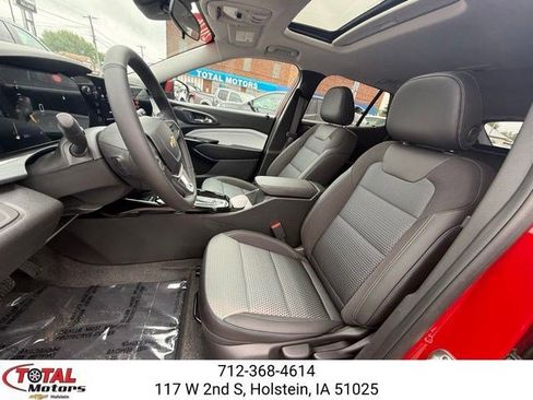 New 2026 Chevrolet Trax LT w/ Sunroof Package FWD image 9