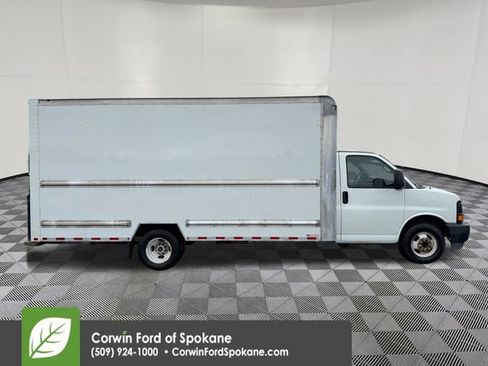 Used 2017 GMC Savana 3500 Extended image 9