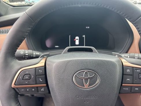 Used 2025 Toyota Grand Highlander AWD Hybrid image 9