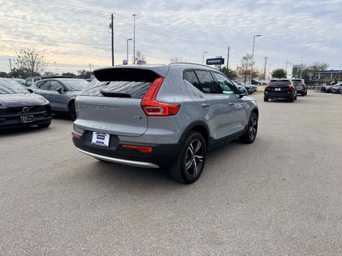 Certified 2025 Volvo XC40 B5 Core image 6
