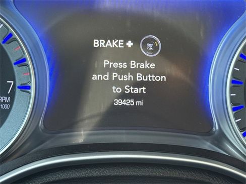 Used 2023 Chrysler 300 Touring w/ Sport Appearance Package image 27