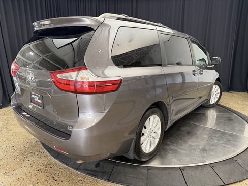 Used 2017 Toyota Sienna LE AWD/4WD image 10